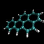Cyfrowy model cząsteczki chemicznej z atomami i wiązaniami przedstawiony w formie przestrzennej na czarnym tle.