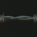 Metalowy drut kolczasty z ostrymi kolcami rozciągnięty na czarnym tle.